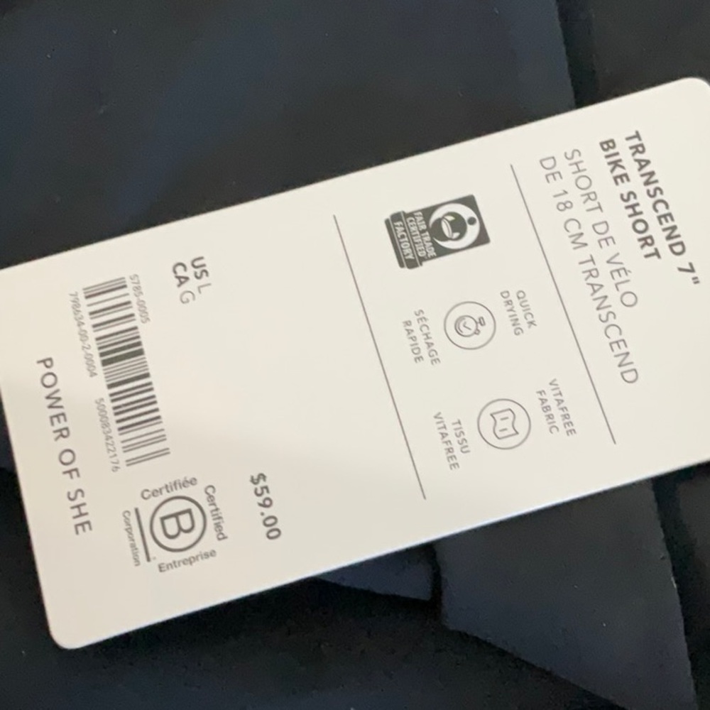 NWT Athleta Transcend 7" Short in Black - Picture 10 of 12